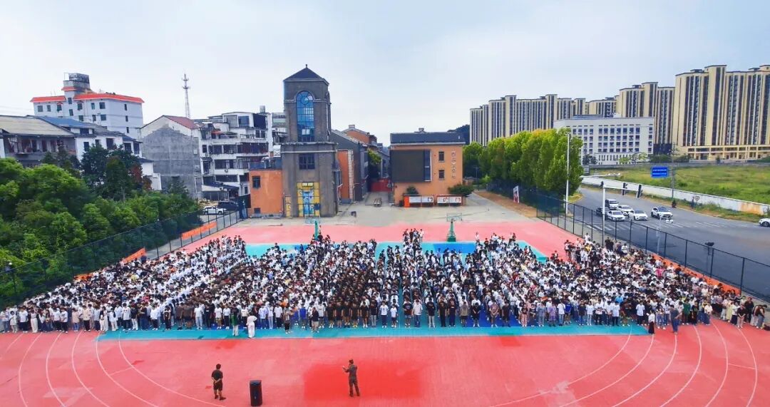 九月啟新程 ，逐夢(mèng)立遠(yuǎn)志&mdash;&mdash;長(zhǎng)沙科技工程學(xué)校舉行新學(xué)期第一周升旗儀式