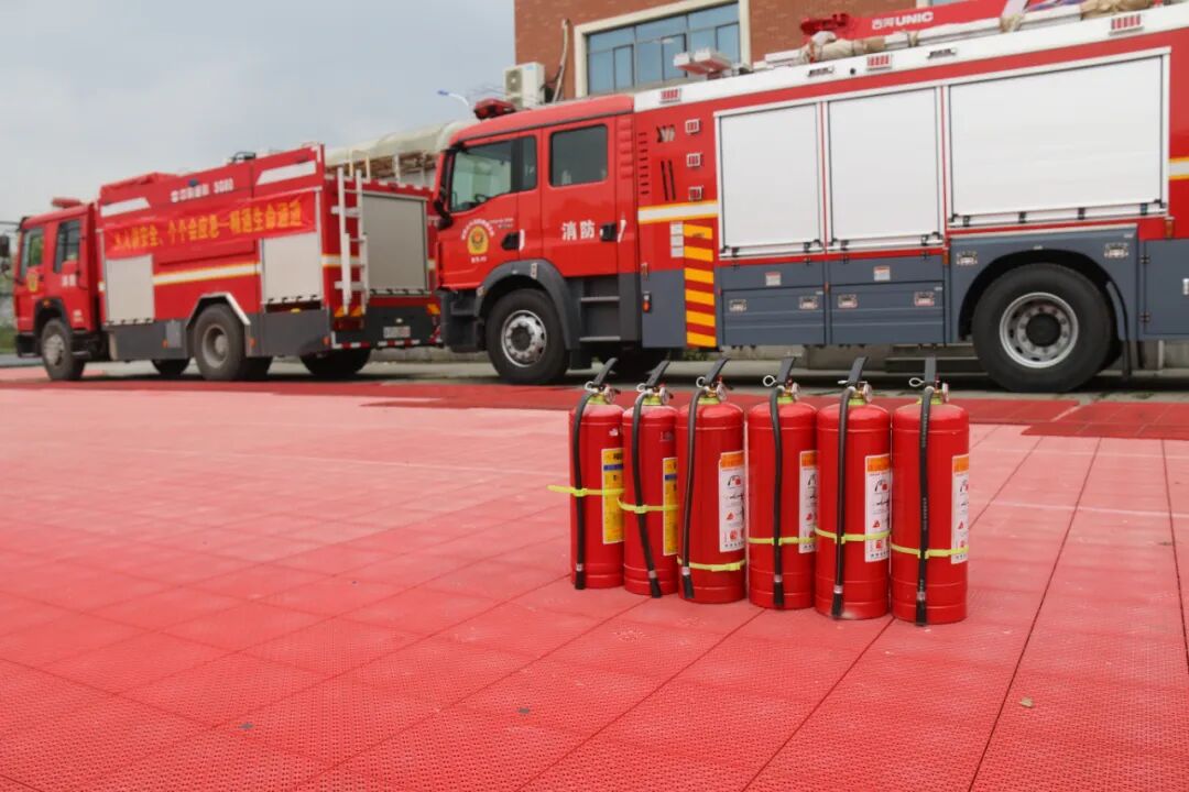 筑牢安全防線，護(hù)航校園平安&mdash;&mdash;長(zhǎng)沙科技工程學(xué)校成功開(kāi)展消防應(yīng)急演練活動(dòng)